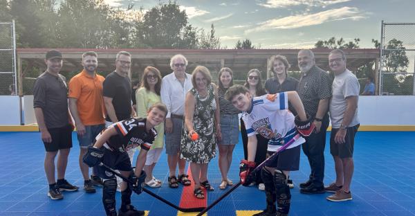 Plessisville inaugure sa troisième surface de dek hockey et rend hommage à Michel Tourigny